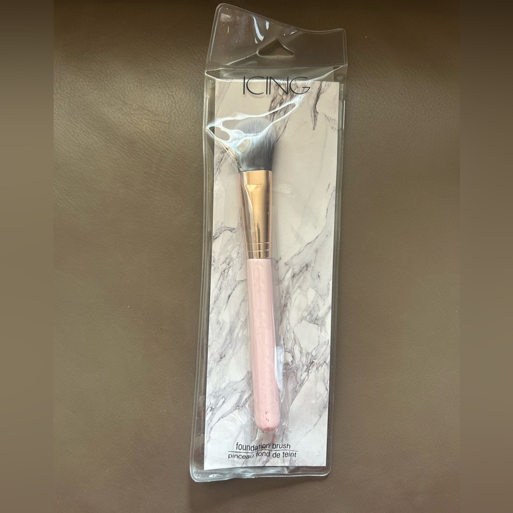 ICING 🤍🩷💛🖤foundation brush.